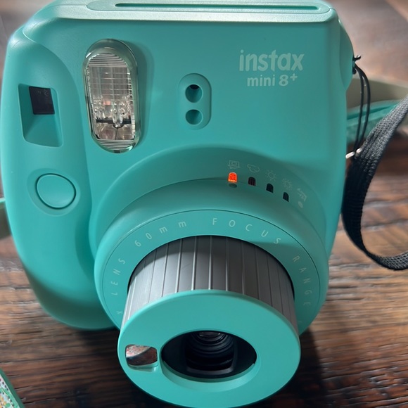 Instant Camera - Picture 2 of 4